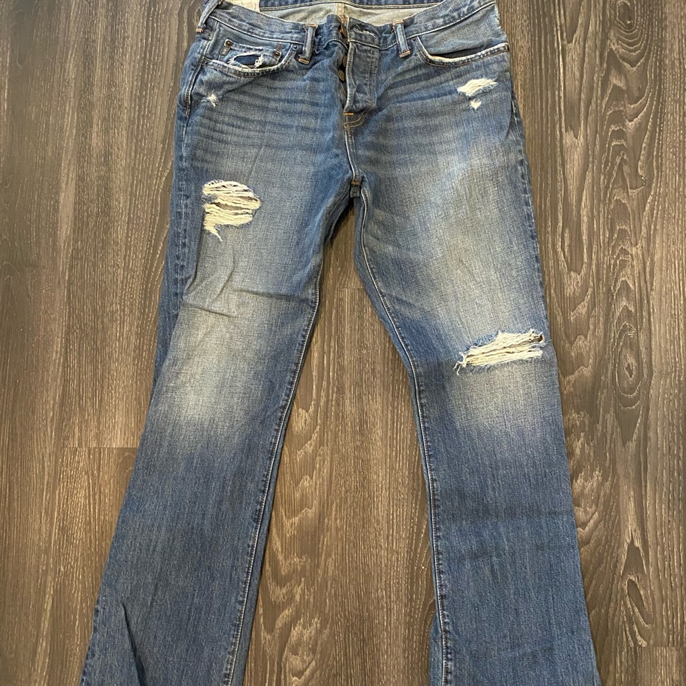 ❌ sold ❌ Men’s Abercrombie & Fitch Distressed Blue Jeans 34x32